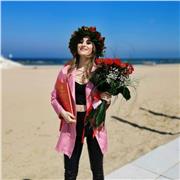 Sono laureata in servizi giuridici per l’impresa all’università e attuale studentessa di giurisprudenza